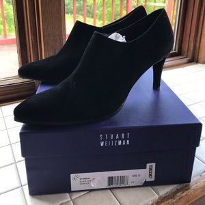 REDUCED!!  Stuart Weitzman black suede pumps!